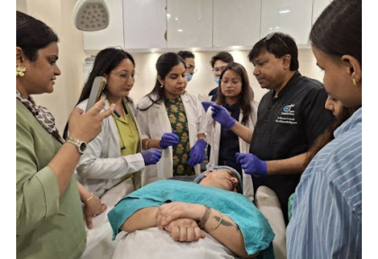 Real IELTS Writing Task 2 — Cosmetic Surgery (Band 8.5+) — Q4/2025